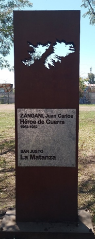 Placa en honor a Zangani Juan Carlos, Héroe de Guerra